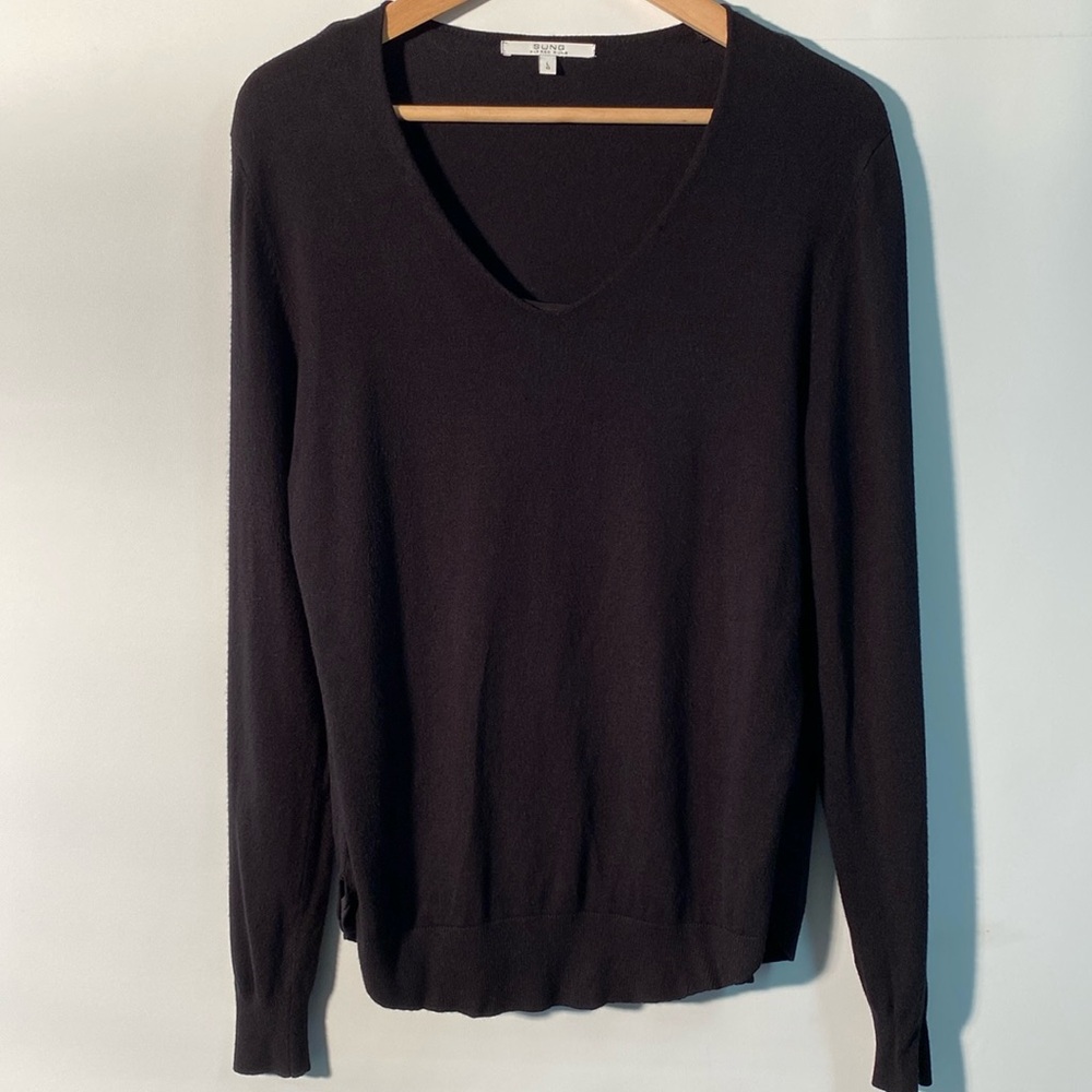 Alfred Sung - women’s v- neck sweater. Size L